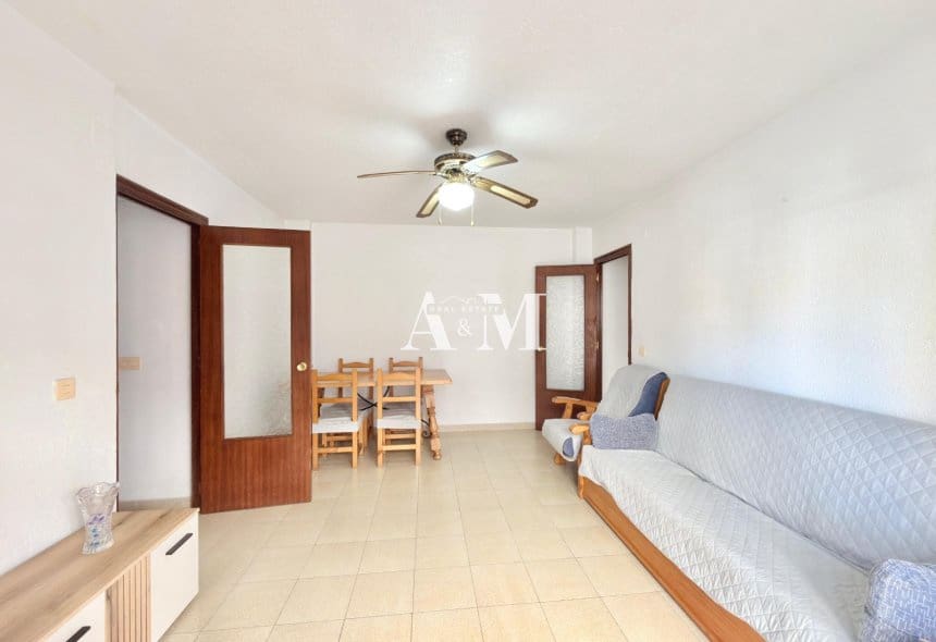 2 soveværelse Strandlejlighed til leje i Torrevieja med garage - € 800 (Ref: 10095382)