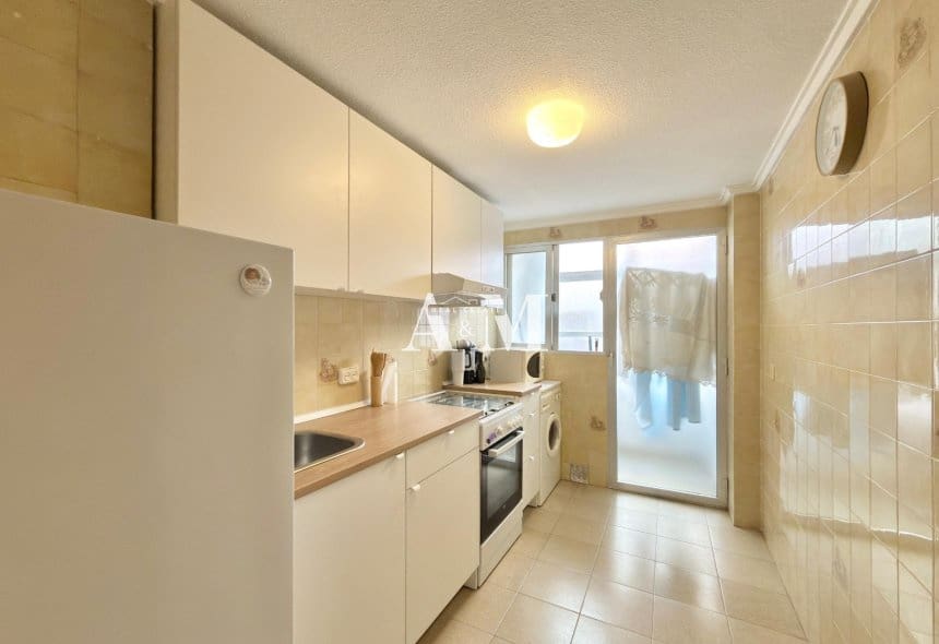 2 soveværelse Strandlejlighed til leje i Torrevieja med garage - € 800 (Ref: 10095382)