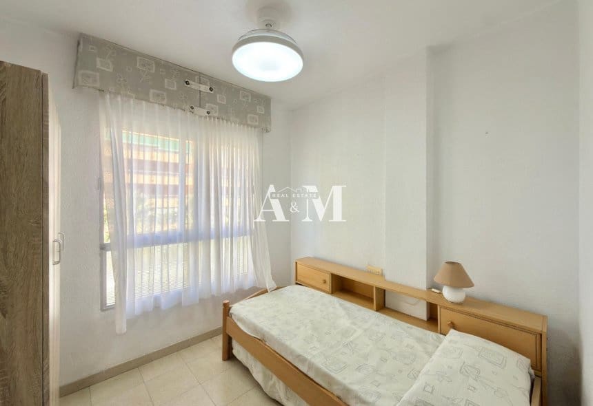 2 soveværelse Strandlejlighed til leje i Torrevieja med garage - € 800 (Ref: 10095382)
