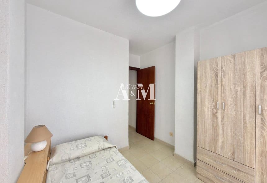 2 soveværelse Strandlejlighed til leje i Torrevieja med garage - € 800 (Ref: 10095382)