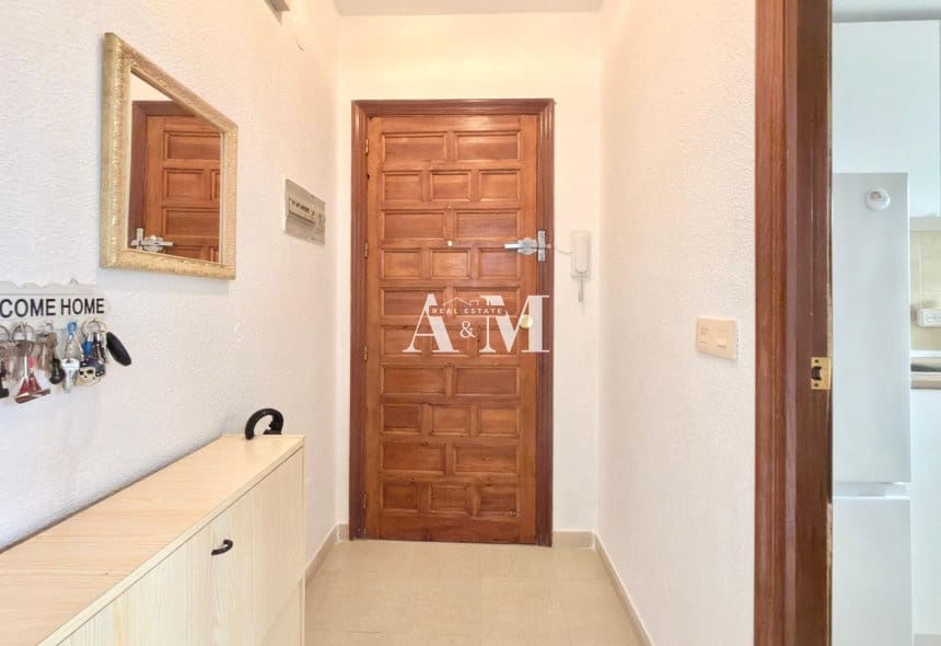 2 soveværelse Strandlejlighed til leje i Torrevieja med garage - € 800 (Ref: 10095382)