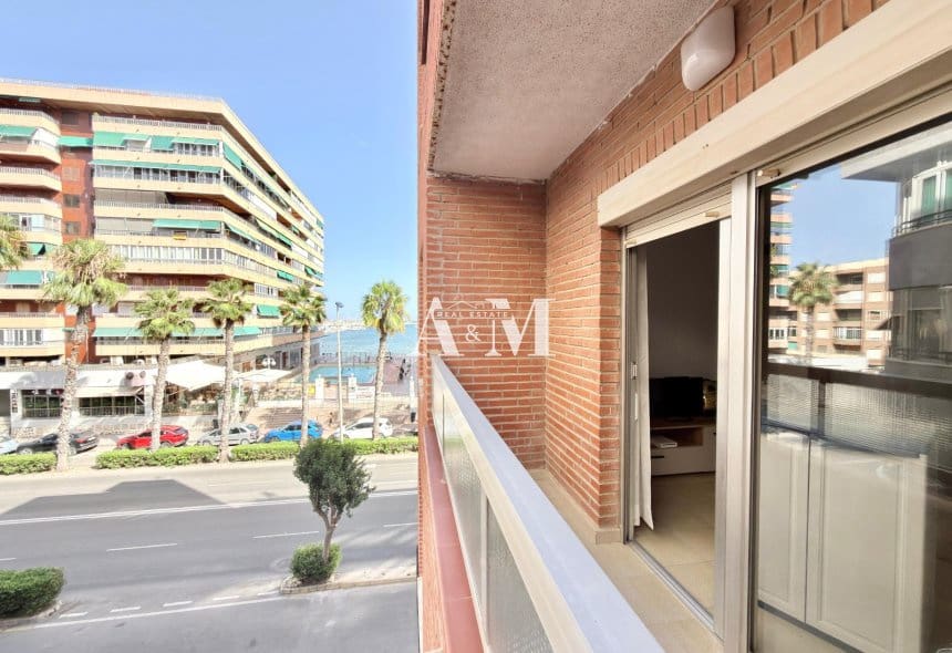 2 soveværelse Strandlejlighed til leje i Torrevieja med garage - € 800 (Ref: 10095382)
