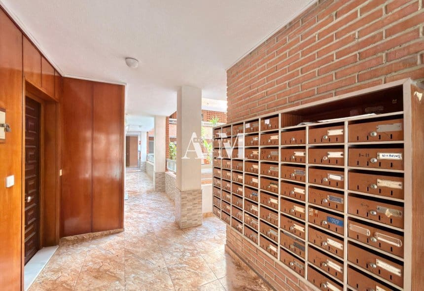 2 soveværelse Strandlejlighed til leje i Torrevieja med garage - € 800 (Ref: 10095382)