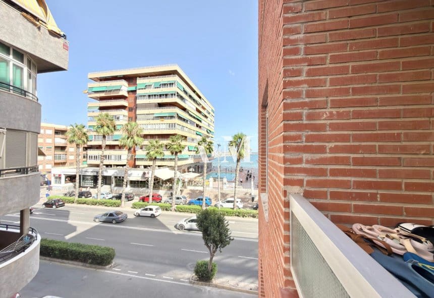 2 soveværelse Strandlejlighed til leje i Torrevieja med garage - € 800 (Ref: 10095382)