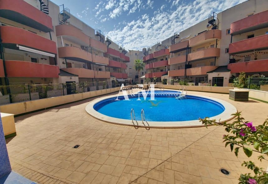 1 slaapkamer Appartement te huur in Almoradi met zwembad - € 600 (Ref: 10095383)