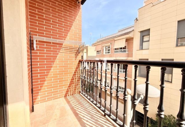 3 slaapkamer Appartement te huur in Zona Pueblo, Guardamar del Segura - € 1.000 (Ref: 10095386)