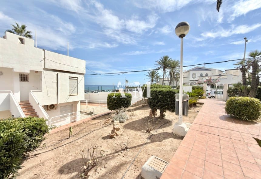2 makuuhuone Ranta-asunto vuokrattavana paikassa Cabo Roig mukana uima-altaan - 850 € (Ref: 10095390)