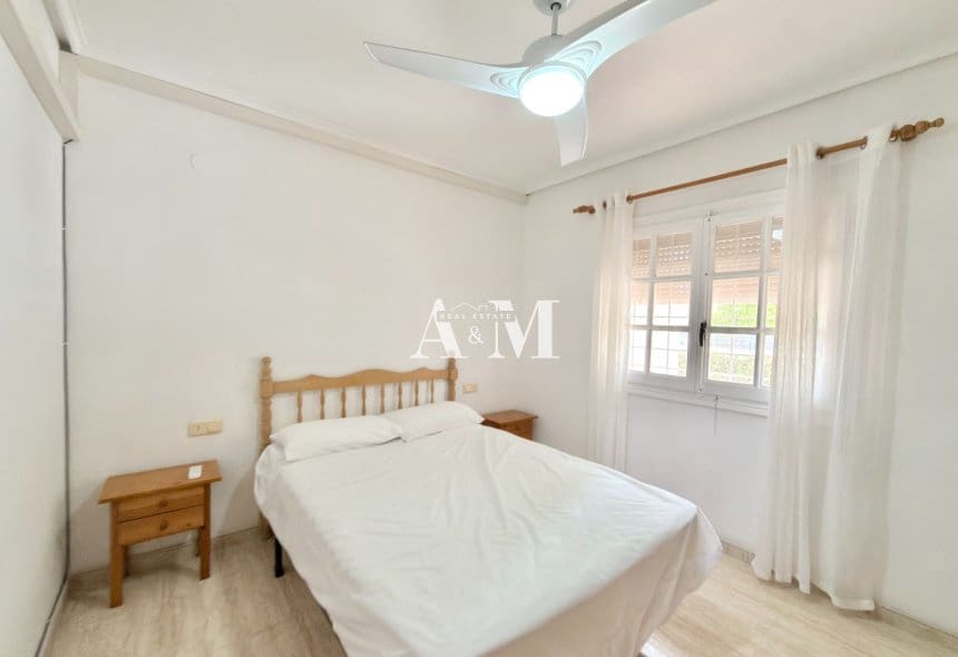 2 makuuhuone Ranta-asunto vuokrattavana paikassa Cabo Roig mukana uima-altaan - 850 € (Ref: 10095390)