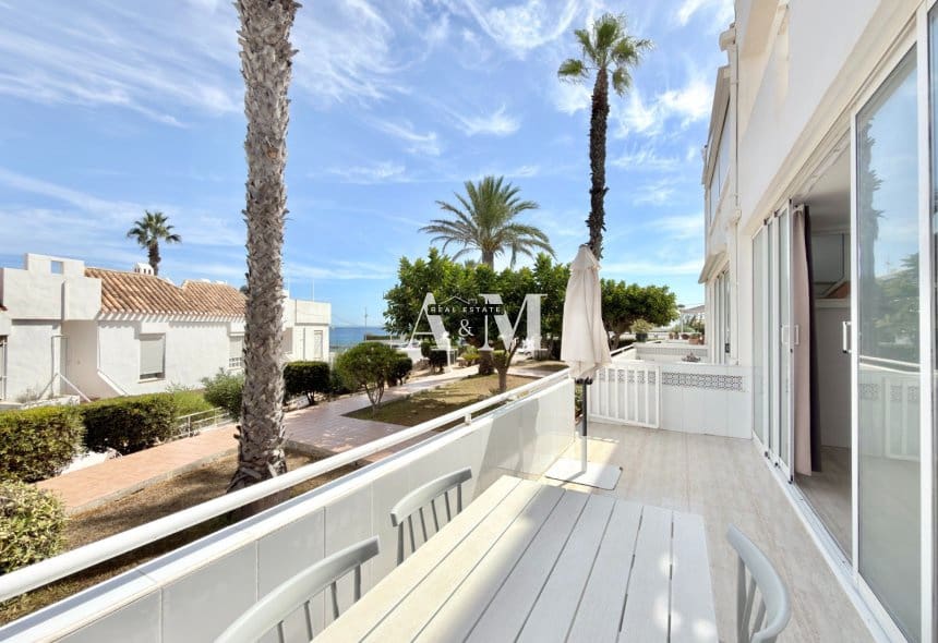2 makuuhuone Ranta-asunto vuokrattavana paikassa Cabo Roig mukana uima-altaan - 850 € (Ref: 10095390)