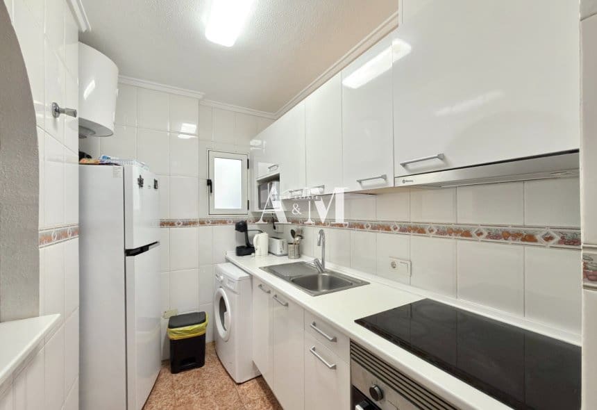 2 slaapkamer Appartement te huur in Torrevieja met zwembad - € 850 (Ref: 10095391)