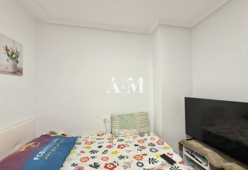2 slaapkamer Appartement te huur in Torrevieja met zwembad - € 850 (Ref: 10095391)