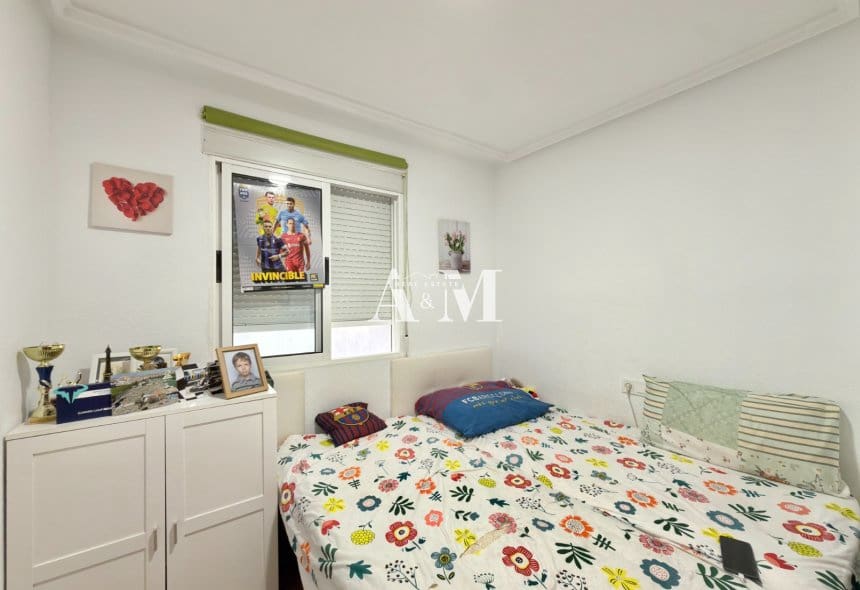 2 slaapkamer Appartement te huur in Torrevieja met zwembad - € 850 (Ref: 10095391)