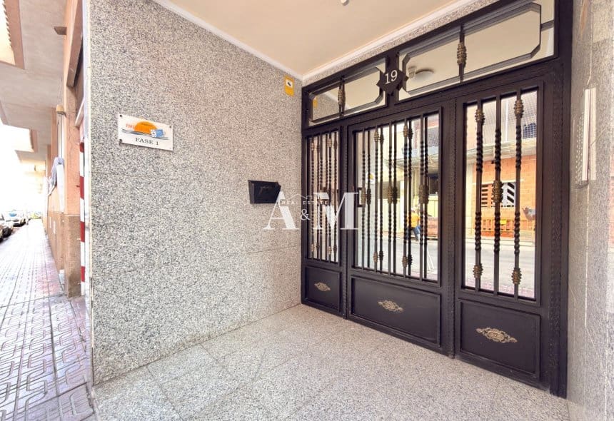 2 slaapkamer Appartement te huur in Torrevieja met zwembad - € 850 (Ref: 10095391)