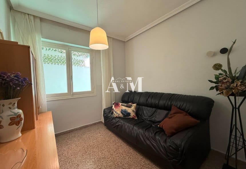 4 soveværelse Lejlighed til leje i Almoradi - € 800 (Ref: 10095392)