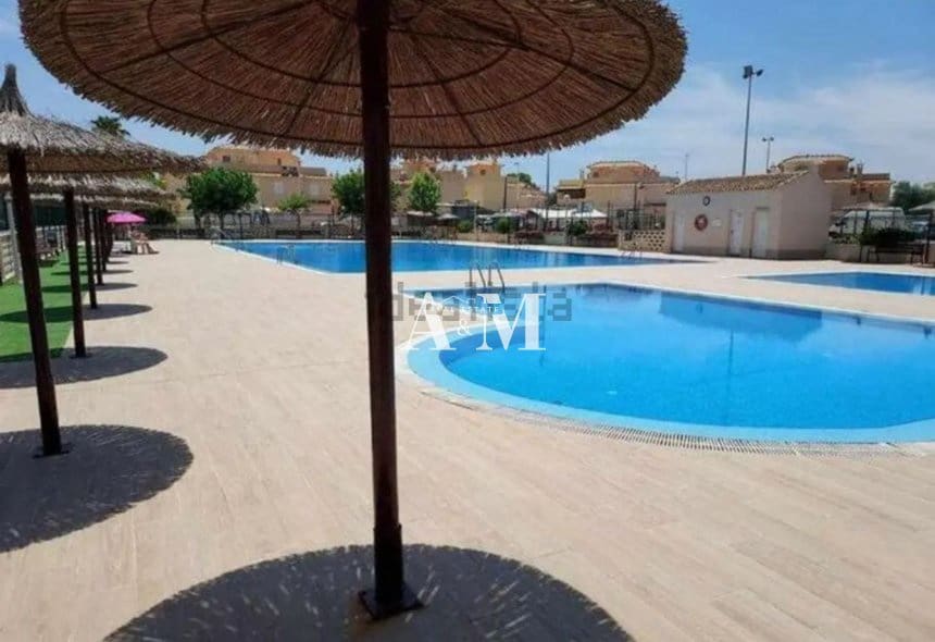 2 sovrum Hus att hyra i Gran Alacant med pool - 1 200 € (Ref: 10095393)