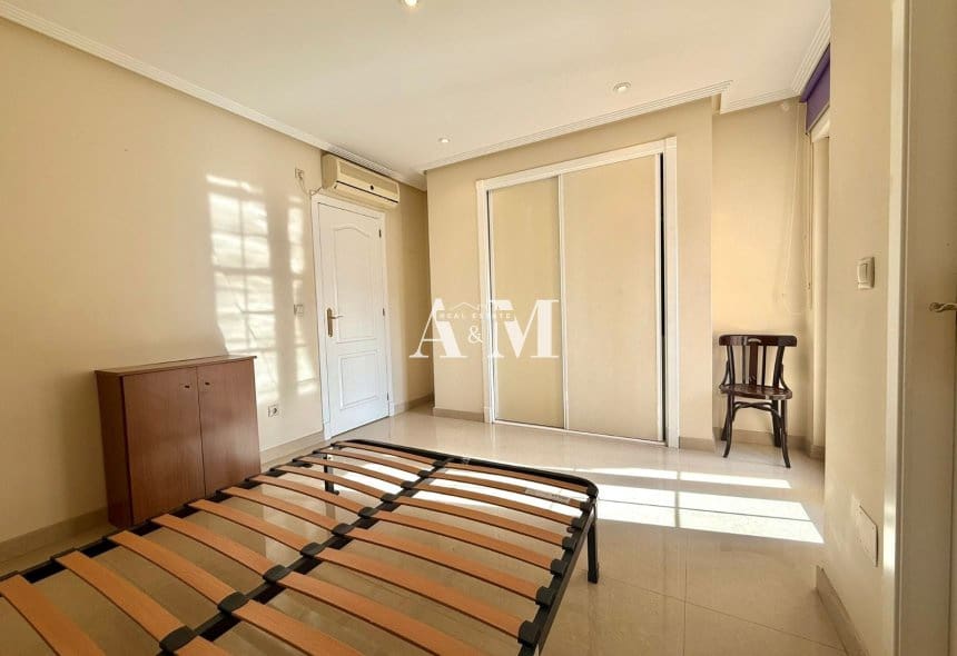 3 sypialnia Dom do wynajęcia w Almoradi z basenem garażem - 1 100 € (Ref: 10095395)