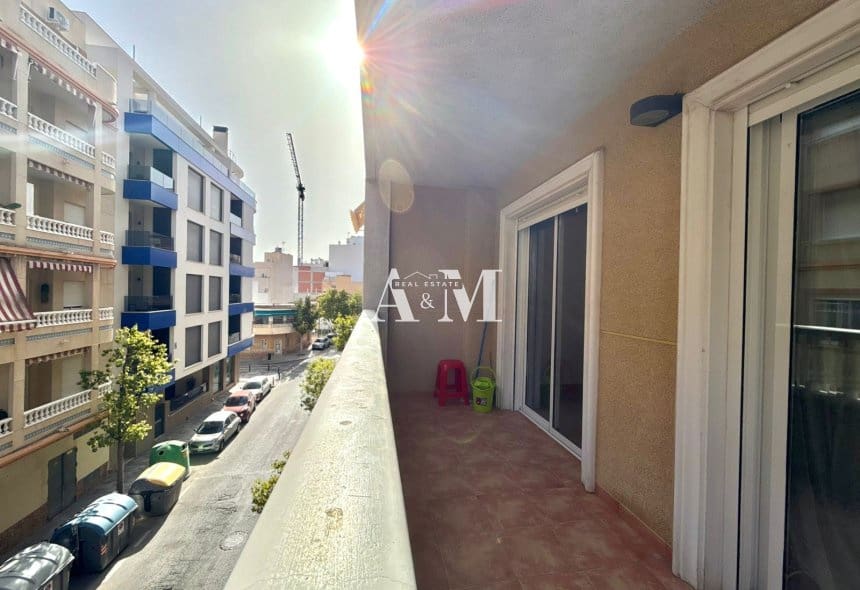 3 Zimmer Strandapartment zu vermieten in Torrevieja - 1.100 € (Ref: 10095398)