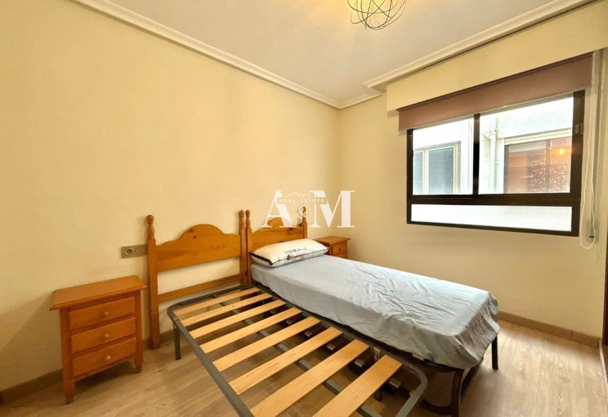 3 Zimmer Strandapartment zu vermieten in Torrevieja - 1.100 € (Ref: 10095398)