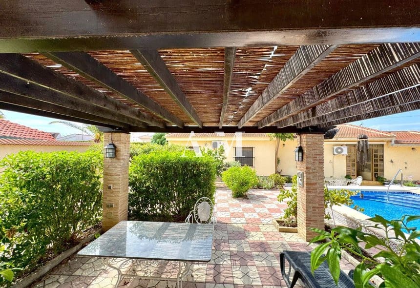 3 bedroom Villa for rent in Ciudad Quesada with pool garage - € 2,000 (Ref: 10095401)