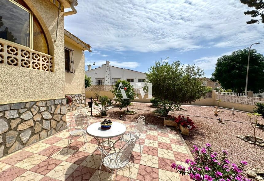3 bedroom Villa for rent in Ciudad Quesada with pool garage - € 2,000 (Ref: 10095401)