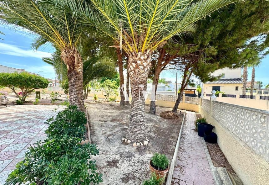 3 bedroom Villa for rent in Ciudad Quesada with pool garage - € 2,000 (Ref: 10095401)