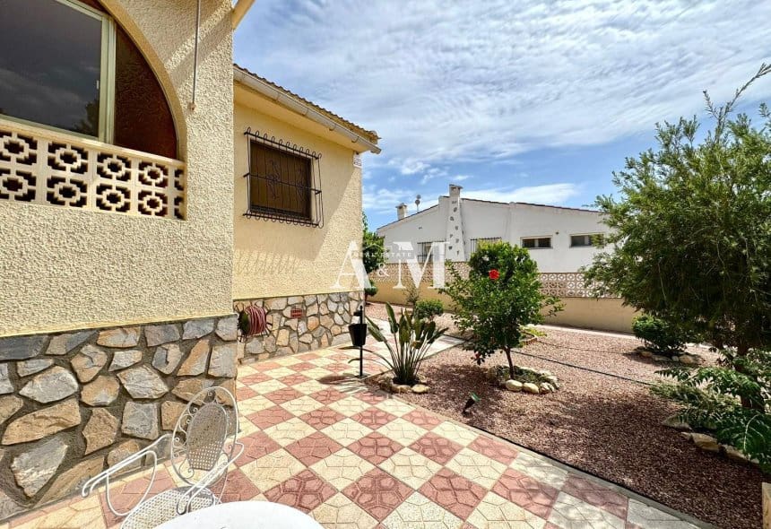 3 bedroom Villa for rent in Ciudad Quesada with pool garage - € 2,000 (Ref: 10095401)