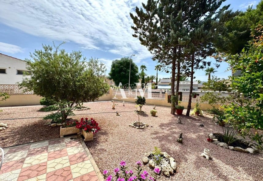 3 bedroom Villa for rent in Ciudad Quesada with pool garage - € 2,000 (Ref: 10095401)