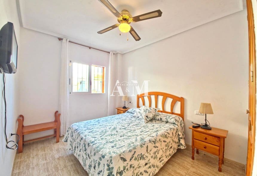 Bungalow de 2 habitaciones en Pilar de la Horadada en alquiler con piscina - 750 € (Ref: 10095402)