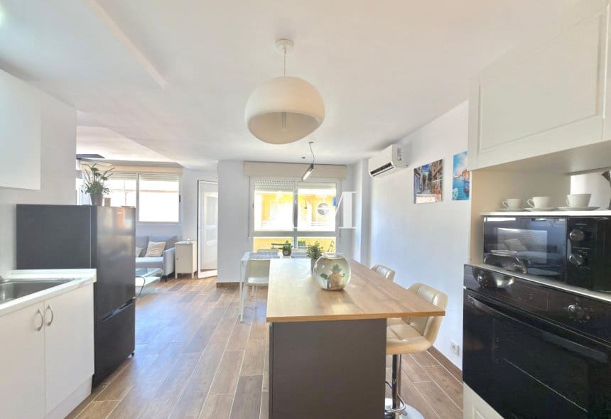 Apartamento Playa de 2 habitaciones en Guardamar del Segura en alquiler - 1.000 € (Ref: 10095403)