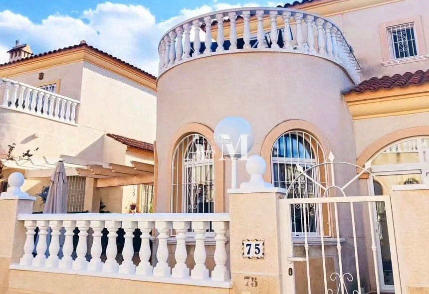 Maison de Ville de 2 chambres à louer à Torrevieja avec piscine - 1 150 € (Ref: 10095406)