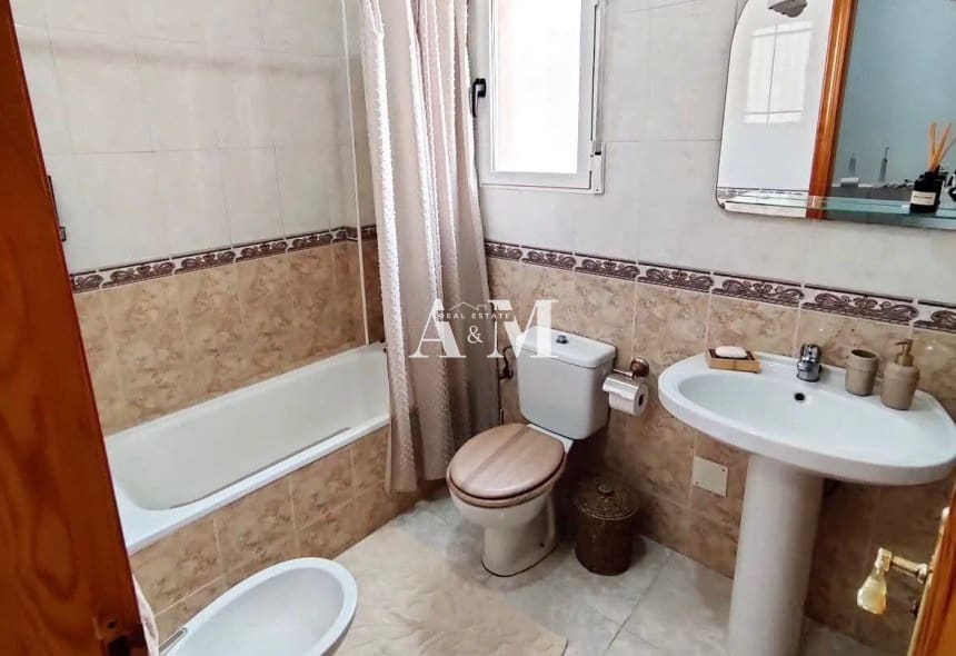 Maison de Ville de 2 chambres à louer à Torrevieja avec piscine - 1 150 € (Ref: 10095406)