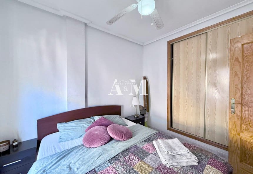 Maison de Ville de 2 chambres à louer à Torrevieja avec piscine - 1 150 € (Ref: 10095406)