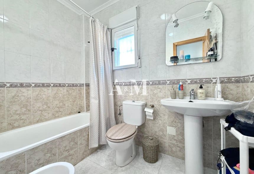Maison de Ville de 2 chambres à louer à Torrevieja avec piscine - 1 150 € (Ref: 10095406)