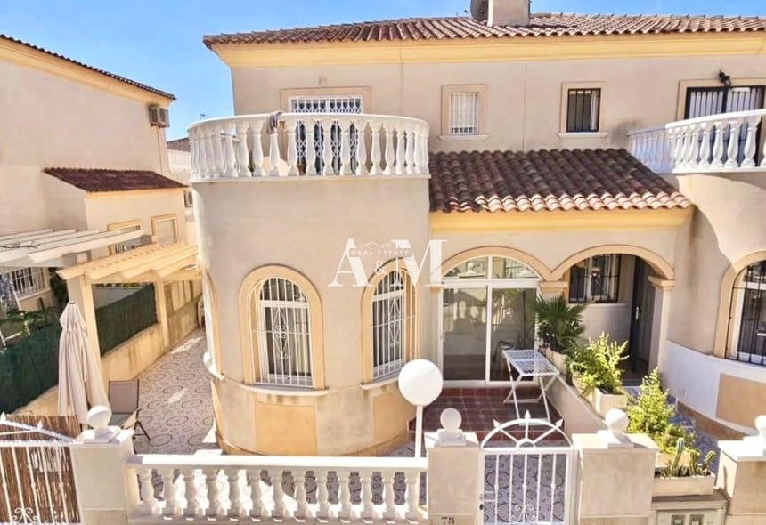 Maison de Ville de 2 chambres à louer à Torrevieja avec piscine - 1 150 € (Ref: 10095406)