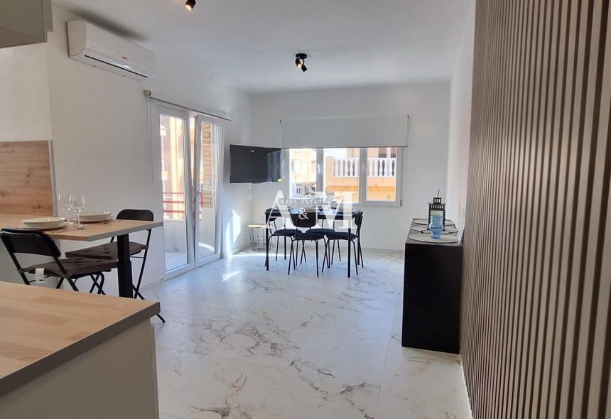 2 soveværelse Strandlejlighed til salg i Torrevieja - € 200.000 (Ref: 10095407)