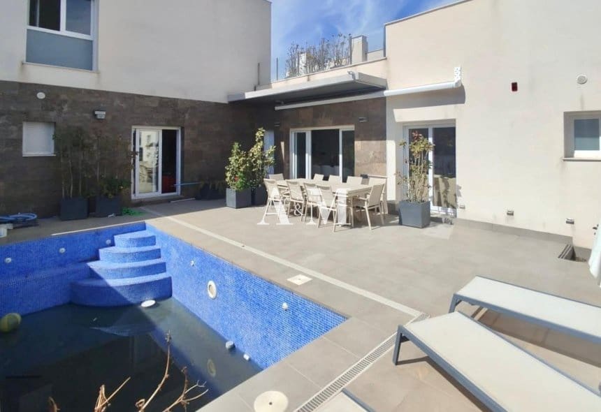2 quarto Moradia para arrendar em Alicante cidade com piscina - 2 000 € (Ref: 10095410)