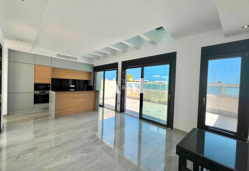 3 slaapkamer Villa te koop in San Pedro del Pinatar met zwembad - € 425.000 (Ref: 10095411)
