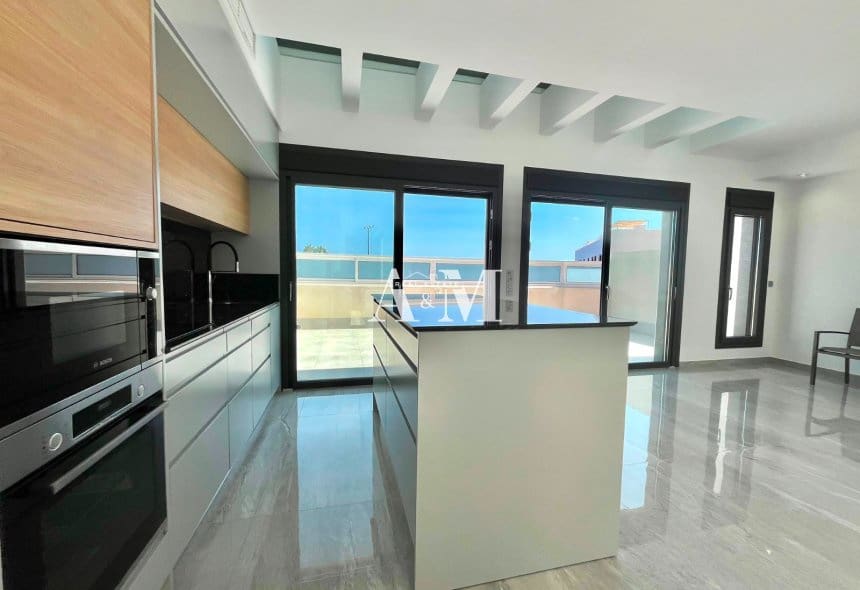 3 slaapkamer Villa te koop in San Pedro del Pinatar met zwembad - € 425.000 (Ref: 10095411)