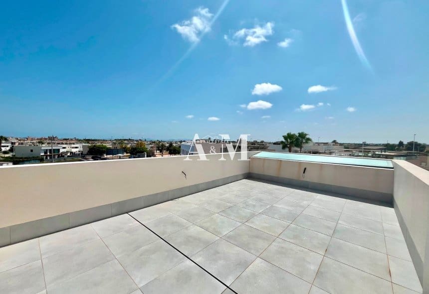 3 slaapkamer Villa te koop in San Pedro del Pinatar met zwembad - € 425.000 (Ref: 10095411)