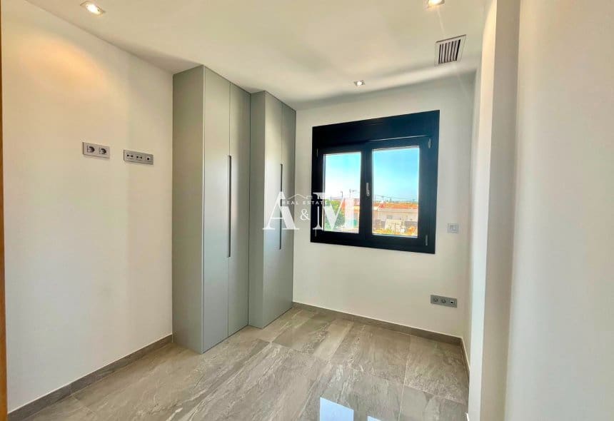 3 slaapkamer Villa te koop in San Pedro del Pinatar met zwembad - € 425.000 (Ref: 10095411)
