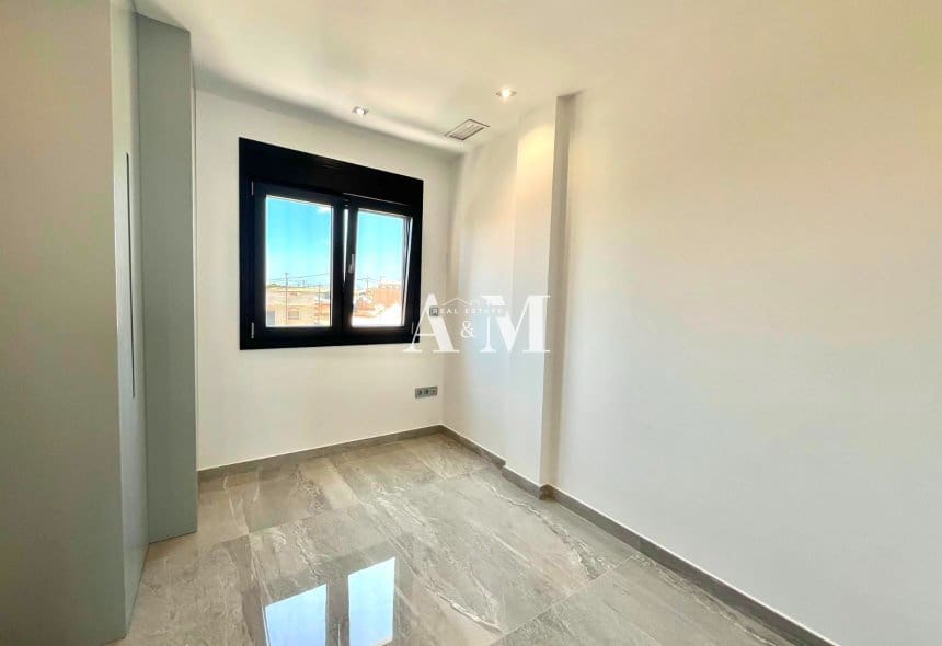 3 slaapkamer Villa te koop in San Pedro del Pinatar met zwembad - € 425.000 (Ref: 10095411)