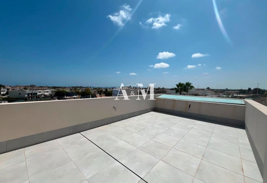 3 slaapkamer Villa te koop in San Pedro del Pinatar met zwembad - € 425.000 (Ref: 10095411)