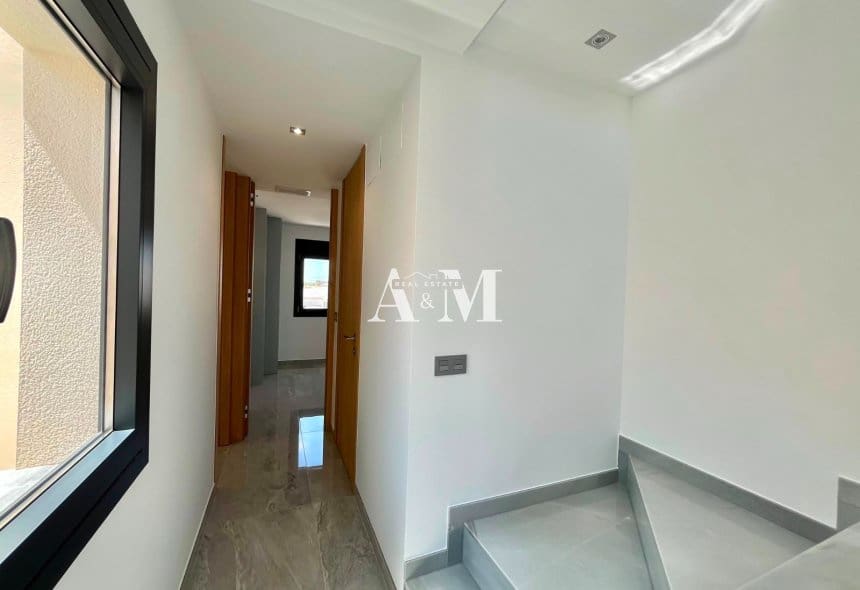 3 slaapkamer Villa te koop in San Pedro del Pinatar met zwembad - € 425.000 (Ref: 10095411)