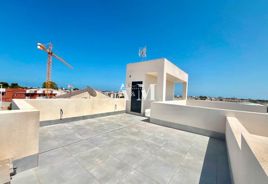 3 slaapkamer Villa te koop in San Pedro del Pinatar met zwembad - € 425.000 (Ref: 10095411)