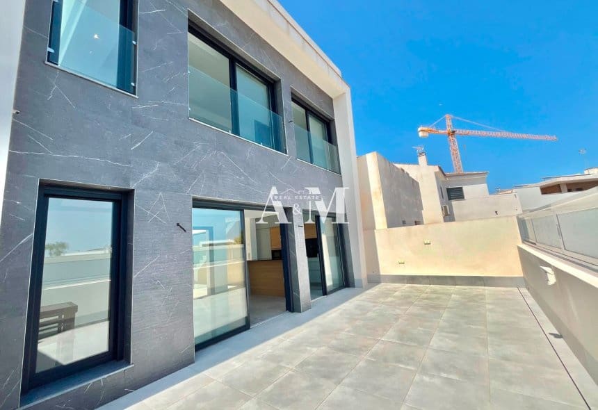3 slaapkamer Villa te koop in San Pedro del Pinatar met zwembad - € 425.000 (Ref: 10095411)