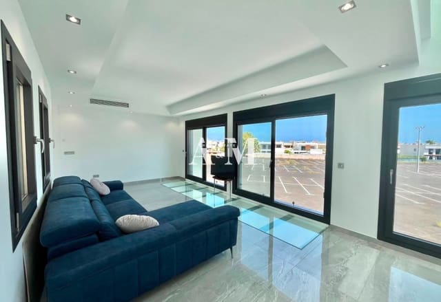 3 sypialnia Willa na sprzedaż w San Pedro del Pinatar ciudad, San Pedro del Pinatar z basenem - 425 000 € (Ref: 10095411)