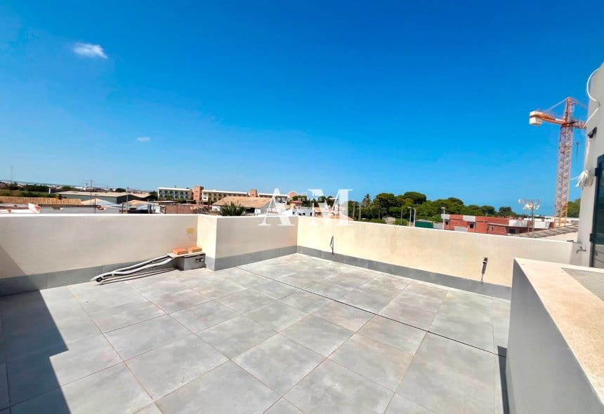 3 slaapkamer Villa te koop in San Pedro del Pinatar met zwembad - € 425.000 (Ref: 10095411)