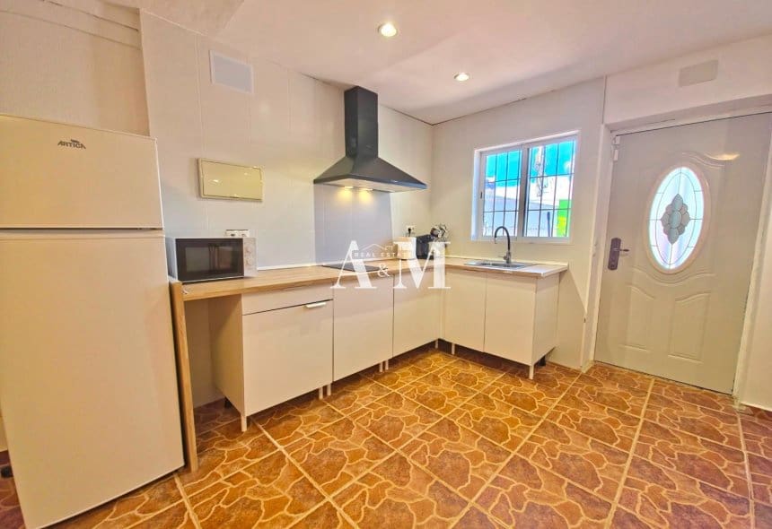 2 soverom Bungalow til leie i Torrevieja - € 850 (Ref: 10095412)