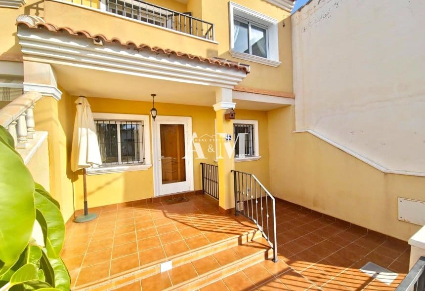 Casa de 3 habitaciones en Torre de la Horadada en alquiler con garaje - 1.300 € (Ref: 10095420)