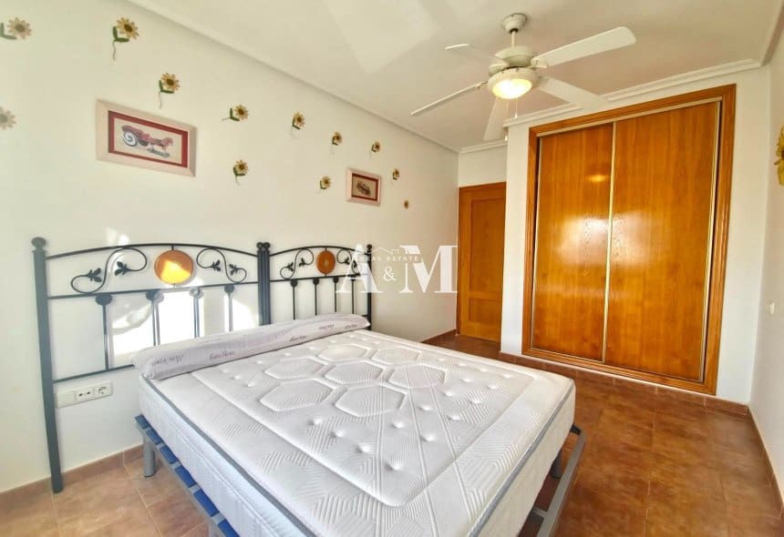 Casa de 3 habitaciones en Torre de la Horadada en alquiler con garaje - 1.300 € (Ref: 10095420)